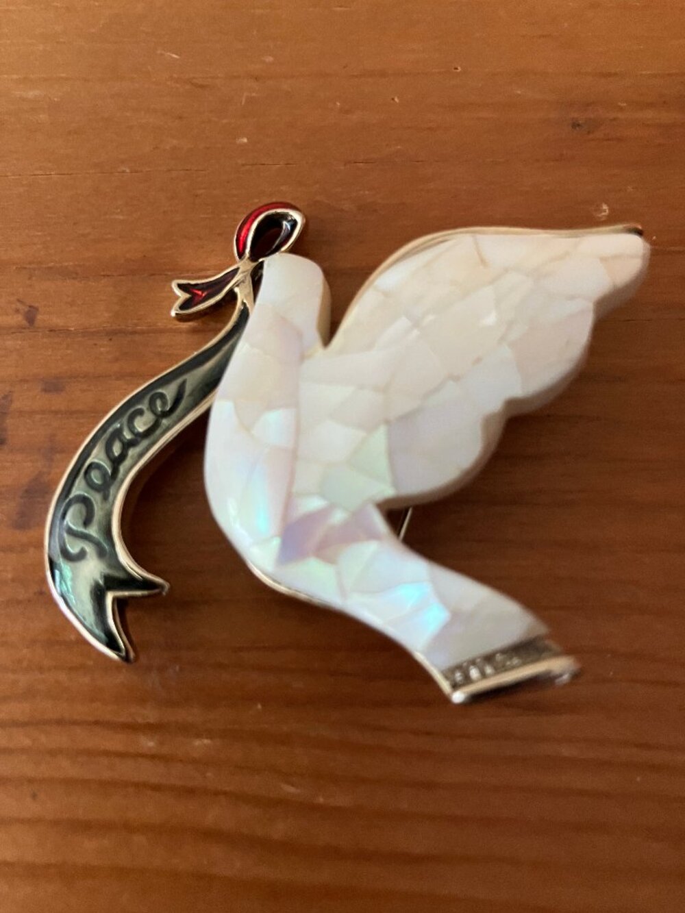 VTG LIZ CLAIBORNE White mother-of-pearl dove Brooch w/Green banner "Peace"